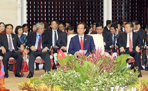 Премьер Вьетнама выступил на 8-м саммите треугольника развития Камбоджа-Лаос-Вьетнам - ảnh 1